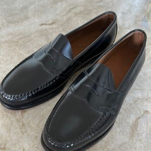One pair men’s Bass Weejuns loafer slip ons. Never worn and leather